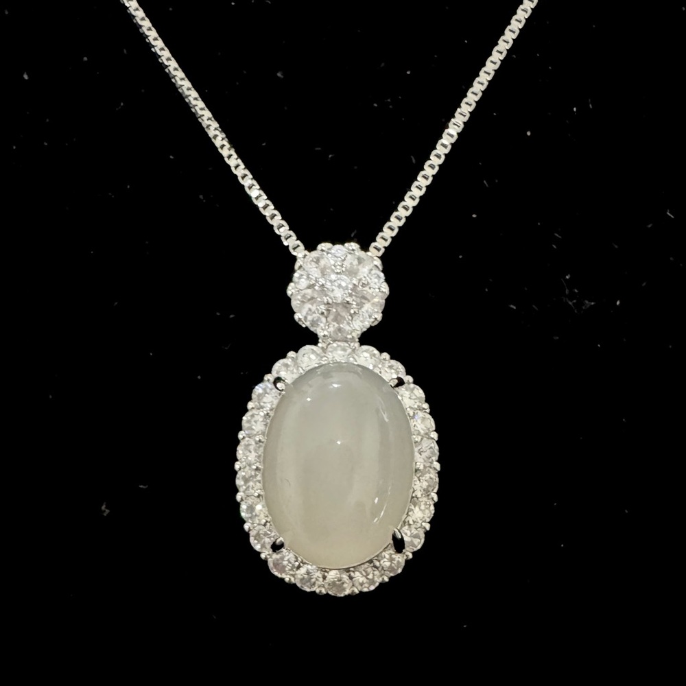 Elegant Silver Pendant Necklace